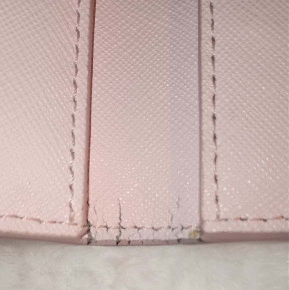 The Marc Jacobs Pink Wallet (Has issues pictures 2/5/6/7 ) - Picture 6 of 12